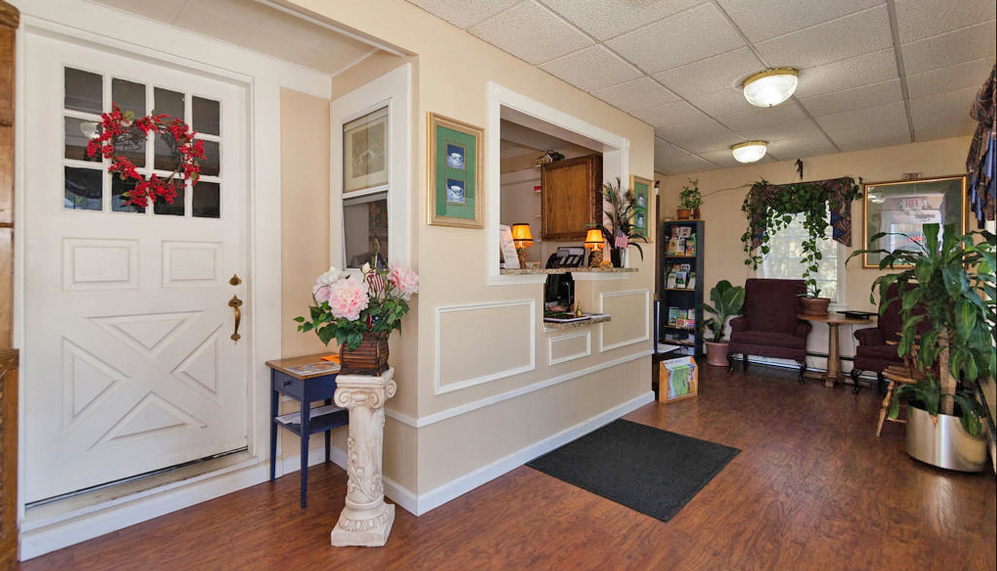 Briarcliff Motel lobby interior